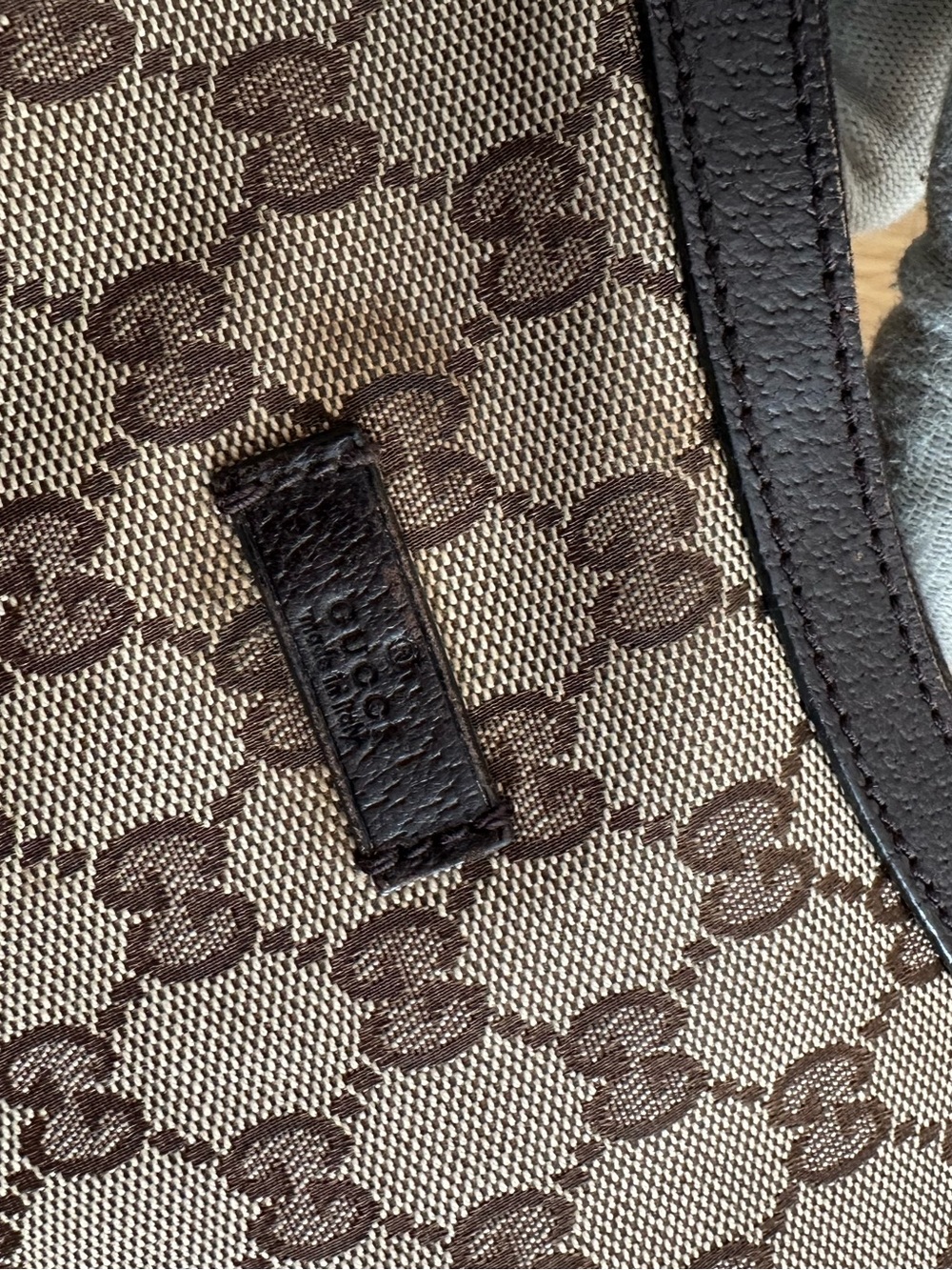 Gucci Cherry Line Crossbody Bag - Picture 4 of 16